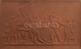 Meissen Steinzug szocialista realista tömegképet ábrázoló plakett, jelzett, 17x28 cm