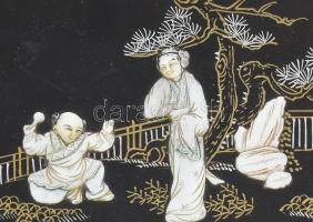 Japán, gyöngyház berakásos fa lakk doboz, jelzett, kopott, 15x10 cm