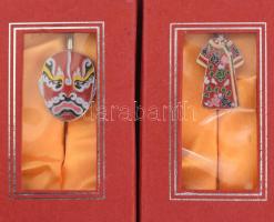 2 darab zománcozott kínai levélbontó, dobozában.
