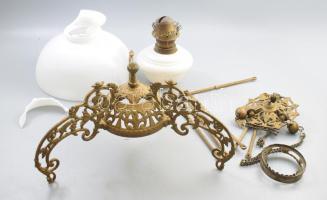 Régi mennyezeti olajlámpa, spiáter szerelékkel, hiányos, búra sérült.