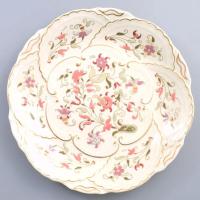 Zsolnay plasztikus virág mintás porcelán dísztál. Kézzel festett, jelzett, hibátlan. d: 30 cm