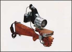 1936 Különleges "fotópuska", amelyet a berlini olimpiára készülve fejlesztett a Zeiss-Ikon gyár, a sportesemények távoli és gyors követésére, illetve megörökítésére, 1 db modern nagyítás, jelzés nélkül, 15x21 cm