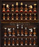 Luxus sakk készlet, fém és fa, teljes, fa dobozban, figurák m: 9,5 cm