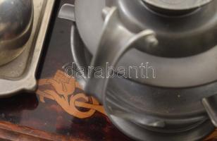 Nagy ón tárgy tétel tálcán, 15 darab klf tárgy, jelzettek, érdekes darabokkal