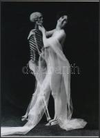 cca 1933 "Halálos szerelem utolsó tánca", szolidan erotikus felvétel, 1 db modern nagyítás, jelzés nélkül, 21x15 cm