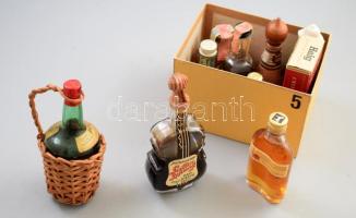 10 darab bontatlan mini ital, érdekes darabokkal.