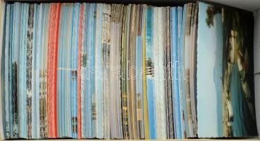 BALATON - Kb. 450 db MODERN postatiszta magyar város képeslap dobozban (50 féle)