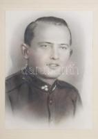 cca 1920-1940 Fiatal katonatiszt (szakaszvezető) portréja, nagyméretű, kartonra kasírozott fotó, dekoratív, üvegezett fakeretben, a kereten sérülésekkel, 23x17 cm (keret: 44x36 cm)
