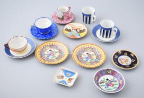 5 darab antik tálka és 5 darab csésze alátéttel, közte érdekes századeleji kínai export porcelánok.