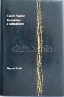 Csoóri Sándor: Készülődés a számadásra. [Esszék.] (Csoóri Sándor által dedikált.) Budapest, (1987). Magvető Könyvkiadó (Alföldi Nyomda, Debrecen). 460 + [2] p. Dedikált: ,,Kocsis Pistáéknak, az elmaradt találkozásaink kárpótlásául, baráti szeretettel, Csoóri Sándor. Bp. 1987. VI. 8." Csoóri Sándor (1930-2016) költő, író, forgatókönyvíró, a rendszerváltáshoz vezető folyamat megkerülhetetlen szereplőjének komor közéleti esszéi az 1980-as évek végén komoly figyelmet keltettek. Aranyozott gerincű kiadói vászonkötésben, színes, illusztrált kiadói védőborítóban. Jó állapotban.