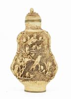 Kínai faragott tubákos fiola, jelzett, m: 7,5 cm