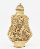 Kínai faragott tubákos fiola, jelzett, m: 7,5 cm