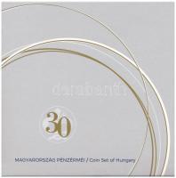 2022. 5Ft-200Ft (6xklf) forgalmi sor szettben + "Harmincéves a Magyar Pénzverő Zrt." ezüstözött fém emlékérem T:BU,PP