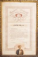 1932 Lenthe Pál, a Békéscsabai MÁV Zene- és Dalegylet tagja részére kiállított emléklap, az Országos Magyar Dalosszövetség nevében, Frühwirth Mátyás elnök és Csermely György autográf aláírásaival, Lenthe Pálról vasutas fejfedővel készült portré fotó a lap aljához ragasztva, kissé sérült és kissé foltos, korabeli fakeretben, 49x32 cm.