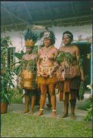 1992 Rabaul, Pápua Új-Guinea, szépségverseny résztvevői, színes fotó, a hátoldalon magyar nyelven feliratozva, 15x10 cm