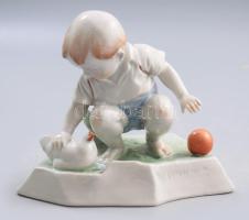 Zsolnay tyúkot simogató fiú. Terv.: Sinkó András. Jelzett, tyúk csőrén sérüléssel, 16x14 cm