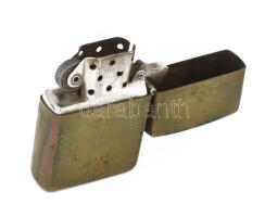 1982 Zippo USA öngyújtó, tartójában, patinás, m: 5,5 cm