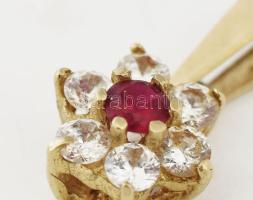 Arany (Au) fülbevaló pár és függő, gránát berakással, 14k, jelzett, bruttó 4,3g