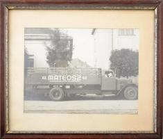 cca 1930 II. MATEOSZ 47. szállító furgon fotója, üvegezett keretben, 17×22 cm