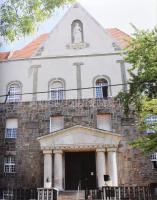 Ludmann Mihály: A magyar építészet mesterei. Bp., 2017, L'Harmattan. 2., javított kiadás. 176p....