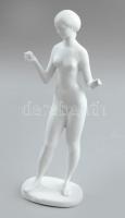 Kőbányai Porcelángyár: Női akt labdával. Jelzés nélkül, m: 28 cm
