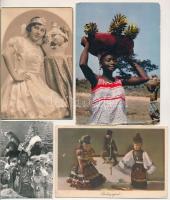 15 db régi és modern népviselet motívum képeslap és néhány fotó különböző méretben / 15 pre-1945 and modern folklore motive postcards and a few photos in mixed size
