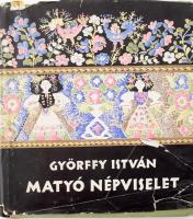 Györffy István: Matyó népviselet. Bp., 1956, Képzőművészeti Alap. Fekete-fehér és színes képekkel illusztrálva. Kiadói félvászon-kötés, kiadói sérült és részben javított papír védőborítóban.