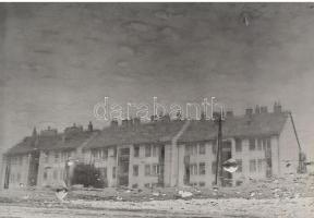 G. Szántó András (1937-2002): Házsor. Fotó, papír, kartonon, hátoldalán pecséttel jelzett, kis kopottsággal, 24.5x38 cm