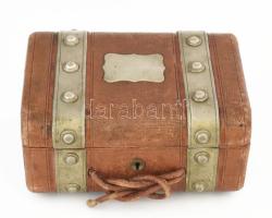 Fa tárolódoboz, belül tükörrel, kulcs nélkül, 20x15 cm