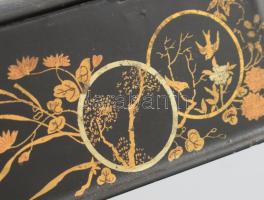 Antik kínai festett lakkozott díszdoboz, kulcs nélkül, cca 20. sz. eleje, egyik sarka sérült, 30x9x7...