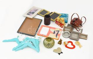 Doboznyi vegyes bolha tétel, közte képkeretek, fényképezőgép, design tárgyak, stb.