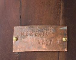 Nagy András (1946-): Memento. Ready-made applikáció, jelzett, m: 32 cm