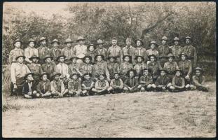 cca 1925 XV. Bethlen Gábor cserkészcsapat fotója, hátoldalon pecsételve, jó állapotban, 9×13 cm
