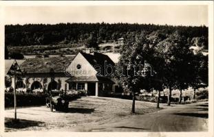 Budapest II. Szépvölgyi vendéglő (Tulajdonos Stretavszky János), vendégszállító autós fuvarozó a Hármashatárhegyre, Cordiatic Pneu kerékgumi reklám. Szépvölgyi út 155.