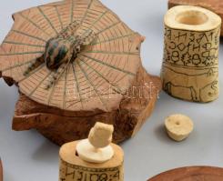 Bottyán-Kiss Mihály hagyatékából 9 darab klf faragott tárgy, közte rovásírásos marhacsont dísz sótar...