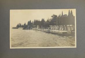 1927 Családi utazás albumba ragasztott képei az Adriáról kb. 50 db (Portorose, Pirano, Strignagno, Parenzo, Montone, Trieste, Grado), 10×6 cm-es méretben