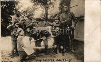 A világhírű Willy Pantzer és a törpéi, tábori konyhások / Willy Pantzer Company. photo (fl)