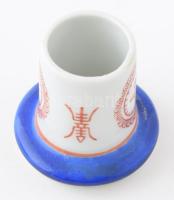 Kínai két részes fogpiszkláló tartó, kézzel festett porcelán. Élet felirattal. 9 cm