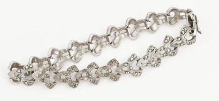 Ezüst (Ag) karkötő markazittal díszítve, jelzett, biztonsági kapoccsal, h: 22 cm, bruttó: 25,2 g