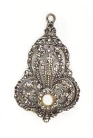 Ezüst (Ag) markazitos medál, jelzés nélkül, kőhiánnyal, 4,5×2,5 cm, bruttó: 7,5 g