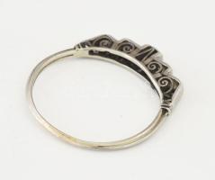 Arany (Au) 14K fehérarany gyűrű 5 db 0,05 ct (össz 0,25ct) kővel, jelzés nélkül, méret: 58, bruttó: ...