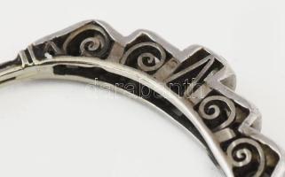 Arany (Au) 14K fehérarany gyűrű 5 db 0,05 ct (össz 0,25ct) kővel, jelzés nélkül, méret: 58, bruttó: ...