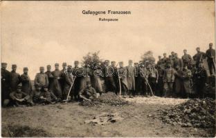 1915 Gefangene Franzosen. Ruhepause / WWI German military, rest break of French POWs (prisoners of war) (EK)