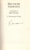 Deutsche Gedichte. Herausgegeben von Karl Carstens. (Aláírt.) (München, 1983). C. Bertelsmann Verlag (Mohndruck Graphische Betriebe GmbH.) 416 p. A Karl Carstens (1914-1992) német jogász, CDU-politikus, köztársasági elnök által szerkesztett kötet a német költészet négy és fél évszázadnyi terméséből válogat, Luther Mártontól az 1930-as években született nemzedék tagjaiig. A címoldalon a szerkesztő saját kezű aláírása, aki ebben az időben, 1979-1984 között a Német Szövetségi Köztársaság elnöki pozícióját töltötte be. Prov.: Horváth István (sz. 1943) közgazdász, külkereskedő, bonni nagykövet 1984-1991 között. Kiadói egészvászon kötésben, színes, illusztrált kiadói védőborítóban. Szép példány.