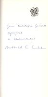 Witte, Barthold C[arl]:  Davids Sohn. Die Flucht nach Ägypten. (Dedikált.) (Pfullingen, 1985). Verlag Günther Neske (Druck: H. Mühlberger, Augsburg). 137 + [3] p. Első kiadás. Dedikált: "Herrn Botschafter Horváth [...] Barthold C. Witte." Barthold Carl Witte (1928-2018) német liberális politikus, diplomata, alapítványi tag, evangélikus zsinati tag. Ószövetségi ihletettségű történetét Erwin Kraska grafikusművész egész oldalas tusrajzai kísérik. Prov.: Horváth István (sz. 1943) közgazdász, külkereskedő, bonni nagykövet 1984-1991 között. Feliratozott, vaknyomásos kiadói egészvászon kötésben, színes, illusztrált kiadói védőborítóban. Jó példány.