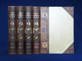 Kraemer, Hans (herausg.):  Das XIX. Jahrhundert in Wort und Bild. Politische und Kultur-Geschichte. Band I-IV. [Teljes mű négy kötetben.] Berlin-Leipzig-Stuttgart-Wien, [1898-1901]. Deutsches Verlagshaus Bong & Co. (Druck von Metzger & Wittig, Leipzig). VIII + 504 p. + 39 t. (19 színes, ebből 9 dupla oldalas; 16 dupla oldalas) + 1 térkép (színes, dupla oldalas) + 7 hasonmás (3 kétoldalas, egy kétleveles); VIII + 488 p. + 38 t. (13 színes, ebből 10 dupla oldalas, egy kihajtható; 12 dupla oldalas) + 1 térkép (színes, dupla oldalas) + 2 hasonmás (egy kétleveles, egy kétoldalas); VII + [1] + 447 + [1] p. + 36 t. (17 színes, ebből 7 dupla oldalas, egy kihajtható; 10 dupla oldalas, 4 kétoldalas, egy kihajtható) + 2 térkép (színes, ebből egy dupla oldalas) + 2 hasonmás (egy kétoldalas, egy kétleveles); VIII + 480 p. + 36 t. (18 színes, ebből 12 dupla oldalas, 2 kihajtható; 11 dupla oldalas, 2 kihajtható) + 2 térkép (színes, ebből egy dupla oldalas) + 1 hasonmás (kétleveles). Első kiadás. A munka beosztása: Erster Band: 1795-1840. Zweiter Band: 1840-1871. Dritter Band: 1871-1899. Vierter, Supplement-Band: 1900. Hans Kraemer (1870-1938) német vállalkozó, nyomdaigazgató, különféle ipari szindikátusok tagja, ismeretterjesztő író, a XIX. századi német birodalmi szemlélet ünneplője, számos illusztrált történelmi ismeretterjesztő munka szerzője. A XIX. század egészét áttekintő művelődéstörténeti munkája egyszerre politika- és diplomáciatörténet, tudomány- és technikatörténet, irodalom-, művészet- és építészettörténet, életmódtörténet és divattörténet (évenkénti viselettörténeti táblákkal), nőtörténet és társadalomtörténet. Társadalomtörténeti szempontból a nyugat-európai értelemben vett udvari-nagypolgári és városi polgári kultúrára koncentrál: így például a párizsi kávéházi kultúra fejlődésének szabadidő-történetéről értékes részletekkel szolgál -- marxista hajlandóságokkal igazán nem vádolható szemlélete a munkás és paraszti rétegek társadalomtörténetére és néprajzára ugyanakkor nem sok szót veszteget. Az első kötet a napóleoni idők általános politika- és művelődéstörténeti részleteit teszi közzé, a második kötet már lokálisabb színezetű: erősebben koncentrál a német egyesülés folyamatára (a Zollverein intézményéről hosszabban értekezik), a német egyesülés folyamata keretében kitekint az 1848-as forradalmak szerkezetére is (beleértve érintőlegesen a magyar forradalom történetét is). Már az első kötet is megünnepelte az ipari forradalom számos találmányát, a második kötet folytatja a sort a fotográfia-, posta- és távírás-történet műszaki áttöréseivel, de nem feledkezik meg Charles Darwin elméletének sorsáról sem. Az 1871-1899-es időszakot áttekintő harmadik kötetben már jelentősebb társadalomtörténeti témák is jelentkeznek, bővebben tárgyalja a kultúrkampfnak, az egyház szociális törekvéseinek, a szociáldemokráciának és a marxizmusnak a kérdéseit. A harmadik kötet elmélyed az államigazgatás, a nemzeti eszme részleteiben is -- együtt a haladást ünneplő nemzetközi világkiállítások ügyével. Az 1871-1899-es kötet a nemzetközi diplomáciai találkozók operettbe illő öltözködési és viselkedési konvencióival éppúgy megismertet, mint a világkiállítások, illetve a birodalomépítések -- illetve a reprezentatív birodalmi építészet -- kapcsán az európai hatalmak önünneplési hajlandóságával, ami korántsem magyar sajátosság, hanem XIX. századi világjelenség a magukra kicsit is adó államok esetében. Záró, negyedik kötetünk csaknem egésze az 1900. évi párizsi világkiállítás tudományos, technológiai, műszaki áttöréseit ünnepli. A kötet végén kisebb kitekintés a dél-afrikai és karib-tengeri kortárs háborúkra, illetve a német hadiipar és flottafejlesztés elrettentő erejére. Első és második kötet néhány levelének fűzése enyhén meglazult, a negyedik kötet elején néhány levél kijár, néhány kihajtható levelén kisebb szakadásnyom. Egységes, aranyozott, festett, illusztrált, dombornyomásos kiadói félbőr kötésben, vörös festésű lapszélekkel. Jó példány.