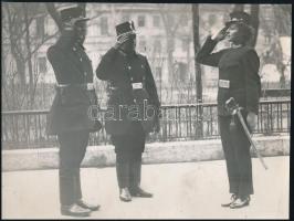 cca 1930-1940 Szendrő István (1908-2000): Rendőrök, rendőrkisasszony, pecséttel jelzett fotó, 17,5×2...