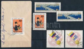1962 Labdarúgó VB 30f 2 db bélyeg eltérő háttér-színárnyalattal, zászlószín-eltolódásokkal;  1963 Újév 30f elfogazott bélyeg levélen + postatiszta támpéldány;  1964 Budapest hídjai 30f bélyeg színeltolódás miatt "hiányzik a híd íve" tévnyomattal + támpéldány