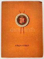 2 térkép-melléklet könyvben, a visszatért területekkel: Magyarország 1941 július havában-Az intézet vidéki fiók és leányintézeteinek hálózata, 29x41 cm, Az intézet fiókhálózata 1941-ben Budapest Székesfőváros területén, 56x29 cm. Pesti Magyar Kereskedelmi Bank 1841 - 1941. Száz esztendő emlékei. A bevezetőt dr. Lamotte Károly írta. Budapest, 1941, [Posner-ny.], 71 sztl. lev. + 2 (hasonmás)+2 (térkép) t. Gazdag képanyaggal illusztrált. Kiadói papírkötés, jó állapotban. Teljes, a térkép-mellékletek általában hiányoznak!