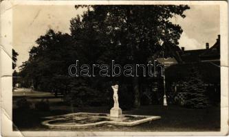 Miskolctapolca, Görömbölytapolca, Görömbölyi-Tapolca; fürdő, parkrészlet (gyűrődések / creases)